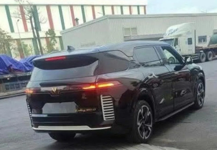 Rò rỉ ảnh thực tế VinFast VF 9 phiên bản đặc biệt - 4