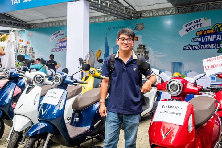 Công việc di chuyển nhiều, anh Võ Thành Nhơn (TP.HCM) khẳng định, xe máy điện giúp anh tiết kiệm tới 700.000 đồng mỗi tháng.