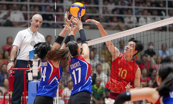 Đội tuyển bóng chuyền nữ Việt Nam gặp Korabelka (Nga) ở chung kết.