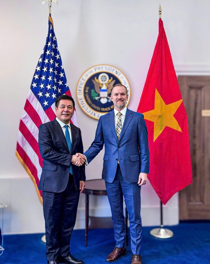 Im Rahmen der dritten Verhandlungsrunde fand am 13. Juni eine Verhandlungssitzung zwischen Minister Nguyen Hong Dien und Botschafter Jamieson Greer, dem Chef des US-Handelsbeauftragten, statt.