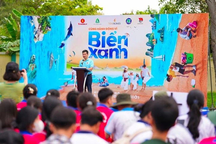 Tại đầu cầu ở huyện Cần Giờ, TP.HCM, ông Vũ Minh Lý - Phó Giám đốc Trung tâm Truyền thông Tài nguyên và Môi trường thuộc Bộ Nông nghiệp và Môi trường, bày tỏ sự phấn khởi khi tham gia Lễ phát động tại huyện Cần Giờ, thành phố Hồ Chí Minh.