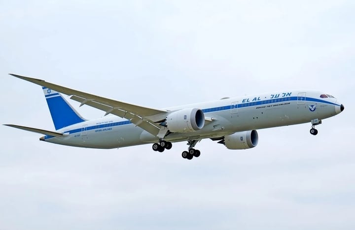 Boeing 787 Dreamliner là một trong những máy bay thương mại tiên tiến nhất trên thế giới. (Ảnh: Emairplane)