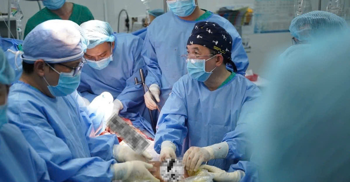 Người đàn ông chết não hiến tạng cứu 7 cuộc đời