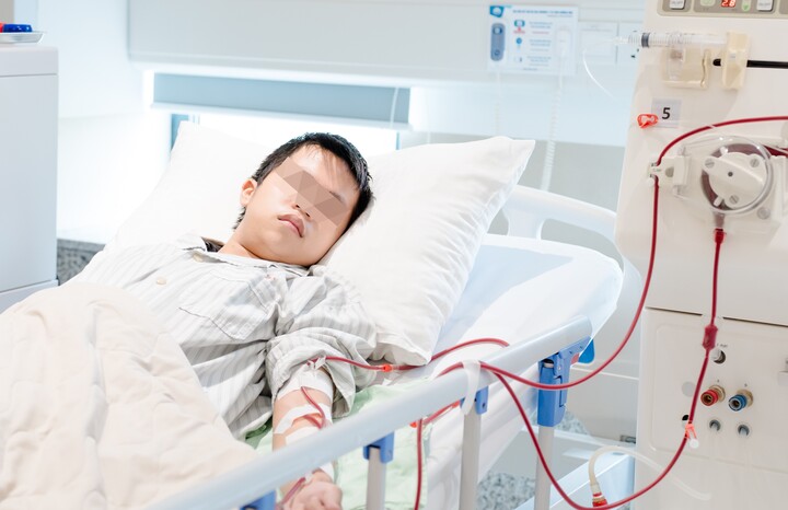 17 tuổi đã suy thận giai đoạn cuối, phải lọc máu ba lần một tuần