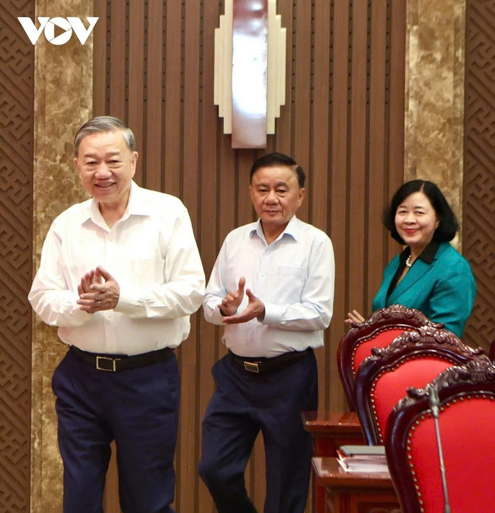 Tổng Bí thư Tô Lâm dẫn đầu đoàn công tác của Trung ương tới thăm và chủ trì buổi làm việc với Ban Thường vụ Thành uỷ Hà Nội.