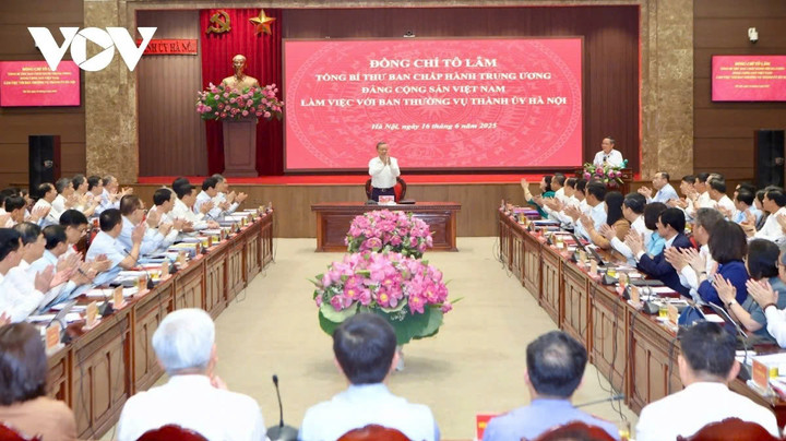 Toàn cảnh buổi làm việc.