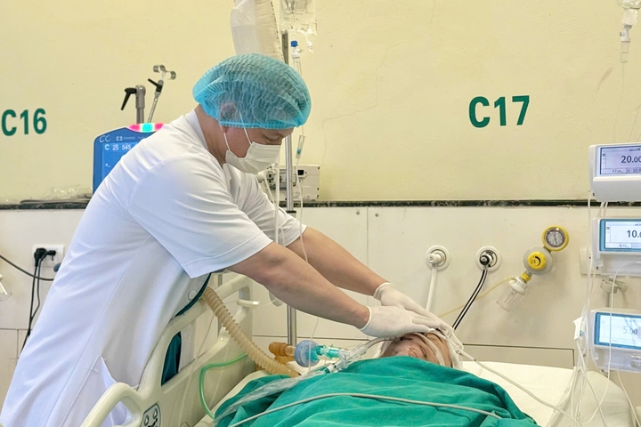 Bác sĩ mổ khẩn cho bệnh nhân chưa rõ danh tính nhập viện lúc rạng sáng