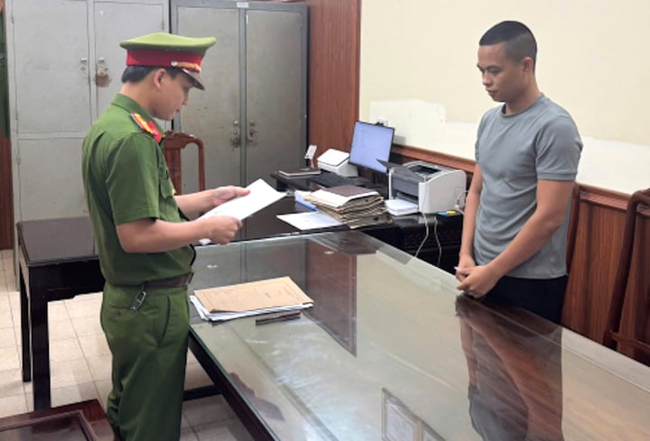 Cơ quan Cảnh sát điều tra Công an tỉnh Ninh Bình công bố lệnh bắt bị can để tạm giam đối với Lê Văn Hải, chủ kênh TikTok "Gia đình Hải Sen".