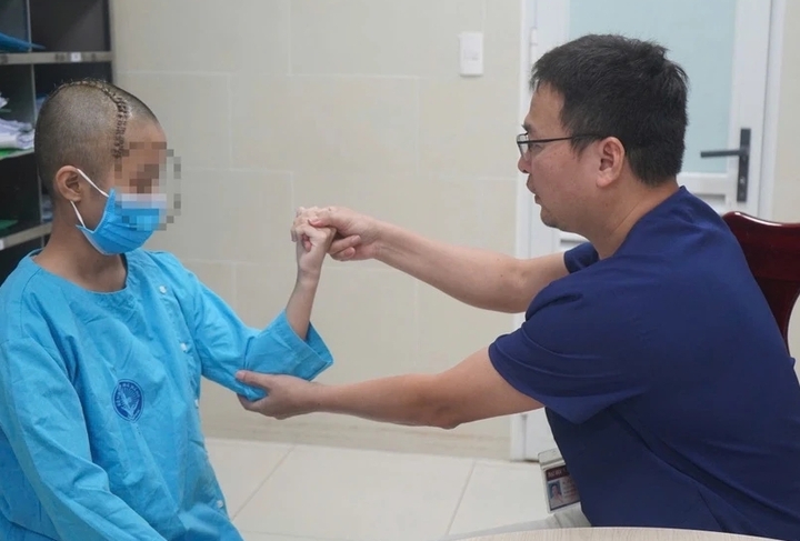 Bé 13 tuổi đột quỵ khi đang tập văn nghệ