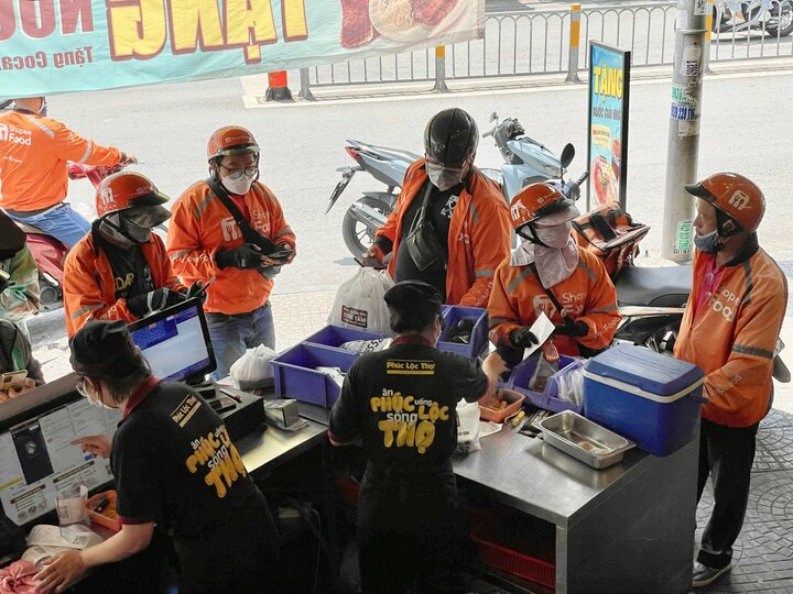 Grab và Shopee sắp không còn độc chiếm "miếng bánh" giao đồ ăn