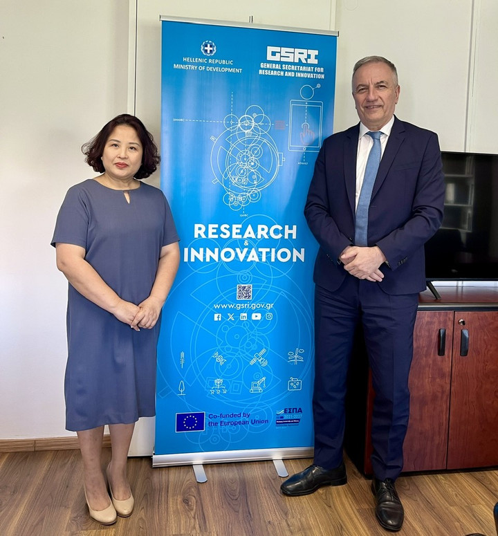 Đại sứ Phạm Thị Thu Hương và Thứ trưởng Stavros Kalafatis.