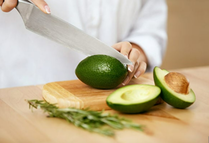 Ai không nên ăn quả bơ?