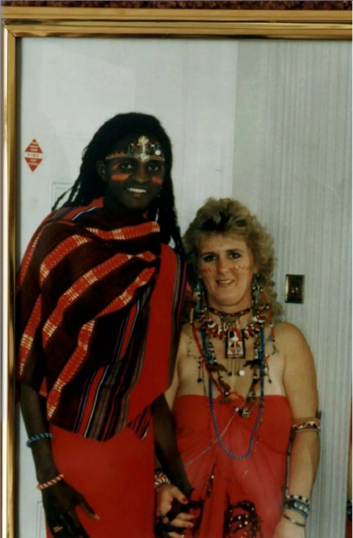 Cặp đôi này đã kết hôn trong trang phục truyền thống của người Masai.