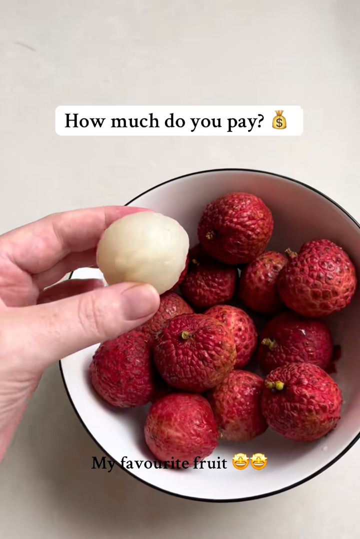 Sốt clip cô gái Tây cười tít khoe chùm vải ngon mua với giá 30 nghìn đồng/kg - 4