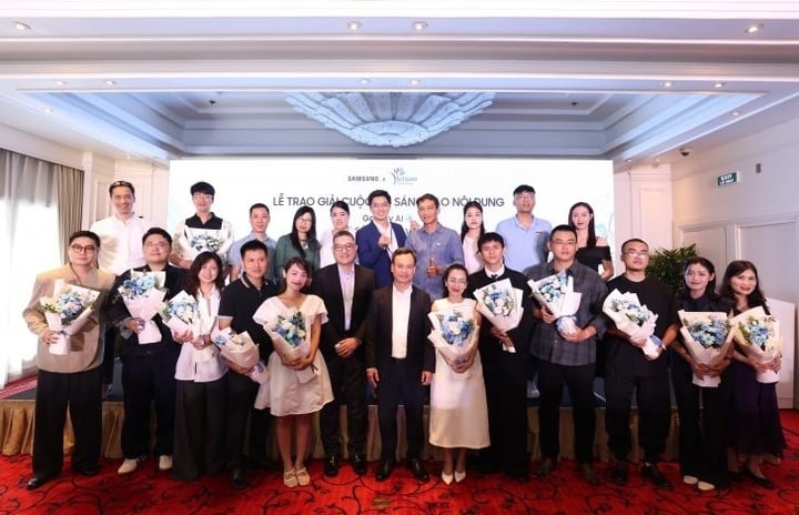 BTC và các tác giả tham gia cuộc thi.