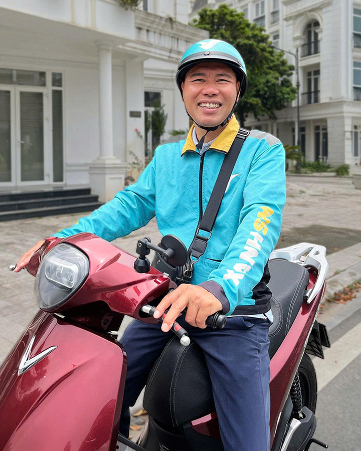 Bác Tài Xanh Nguyễn Văn Đông trúng xe VF 3 sau hơn một năm đồng hành cùng Xanh SM.