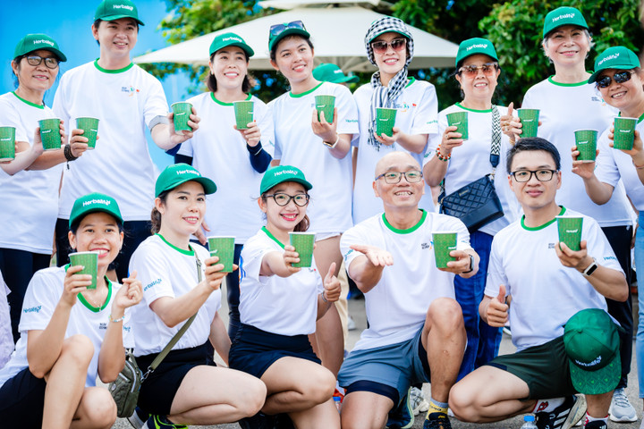 Lựa chọn chế độ dinh dưỡng kết hợp thể dục thể thao nâng cao sức khỏe thể chất và tinh thần.