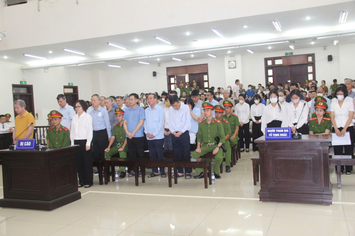 Các bị cáo tại toà phúc thẩm.