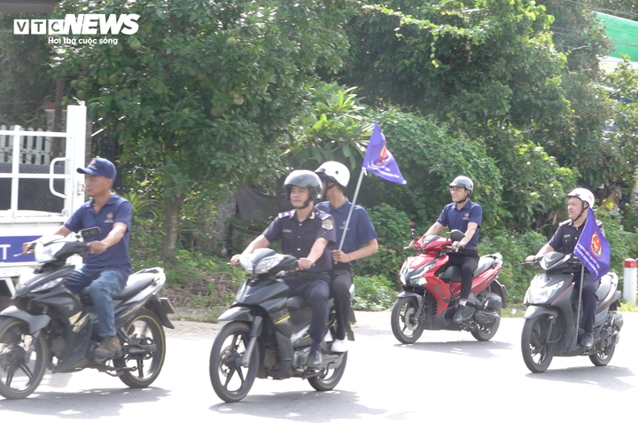 Hàng trăm người xuống đường tham gia diễu hành "Chung một quyết tâm - vì một cộng đồng không ma tuý".