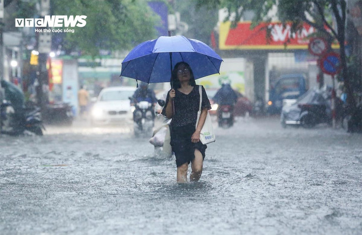 Dự báo thời tiết ngày 20/6, miền Bắc mưa lớn nhiều nơi, đề phòng lũ quét và sạt lở ở vùng núi, ngập úng tại khu đô thị. (Ảnh minh hoạ: Ngô Nhung)
