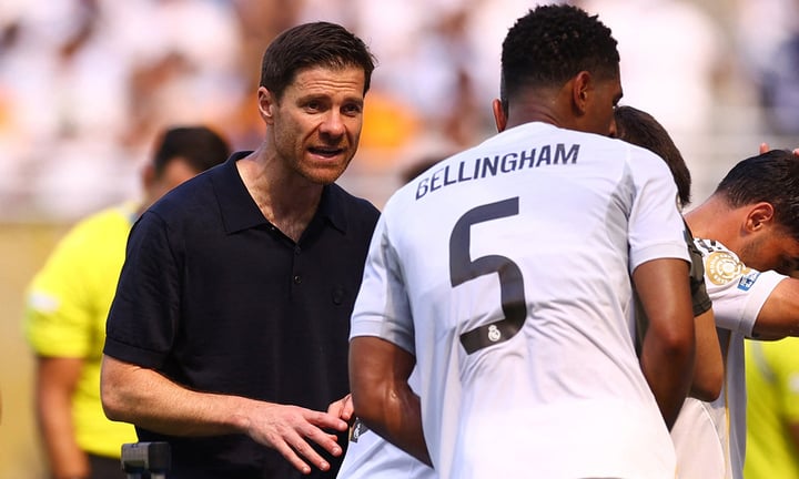 Xabi Alonso ra mắt Real Madrid tại FIFA Club World Cup.