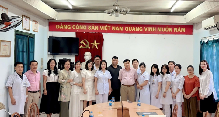 Đội ngũ can bộ chủ chốt Bệnh viện Ban ngày Mai Hương và Trung tâm Thiền Việt.