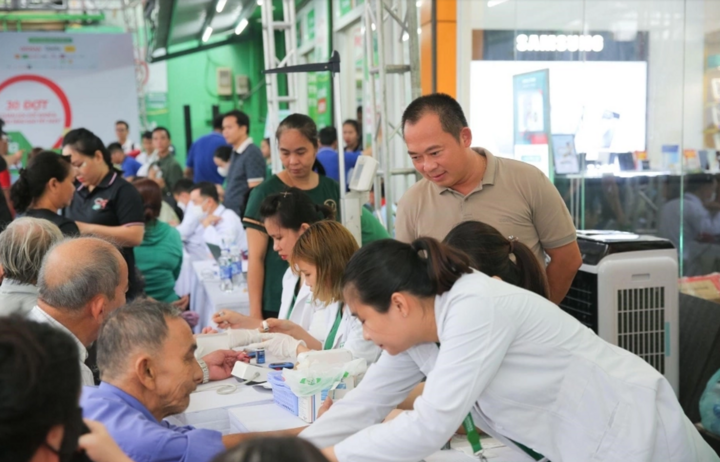 An Khang tổ chức các buổi chăm sóc sức khỏe miễn phí cho người dân khó khăn ở những khu vực còn hạn chế trong tiếp cận dịch vụ y tế.