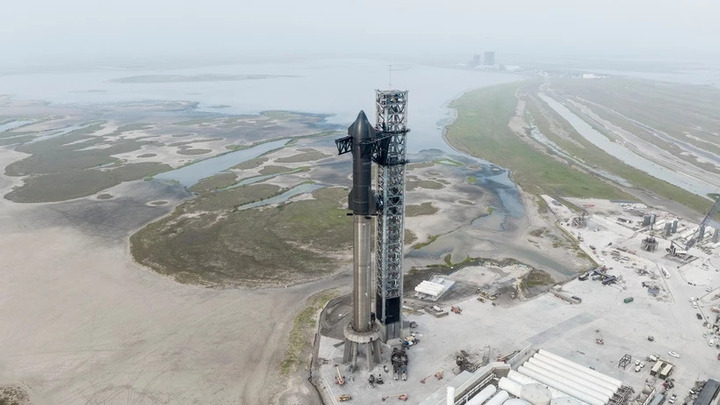 Tàu vũ trụ Starship của SpaceX phát nổ trong quá trình thử nghiệm