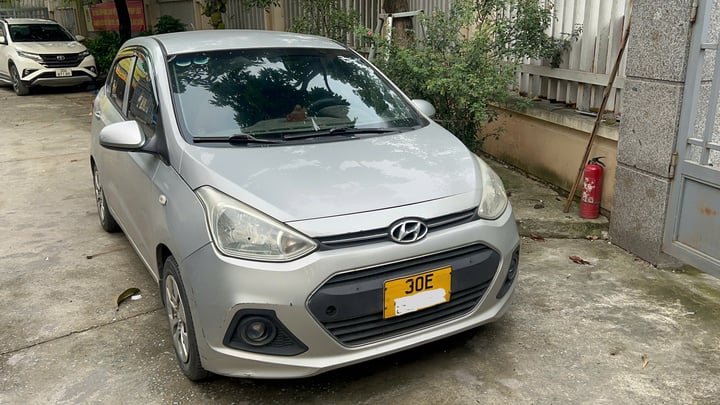 Chiếc xe Ngọc Anh dùng để chạy taxi chở khách.