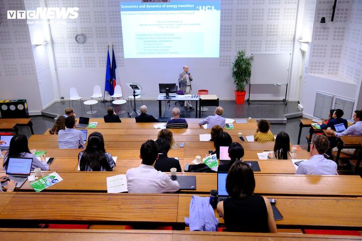 Đây là cơ hội để các học giả, nhà nghiên cứu, nghiên cứu sinh và chuyên gia trong ngành cùng trao đổi ý tưởng, trình bày nghiên cứu và thảo luận về những thách thức cấp bách trong lĩnh vực khí hậu, tài chính và phát triển bền vững.