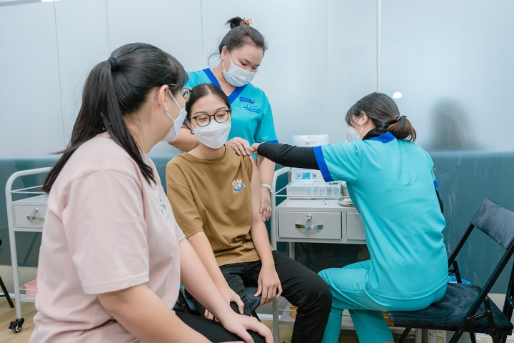 9 - 14 là ‘độ tuổi vàng’ giúp vắc xin phát huy hiệu quả tối ưu, tạo miễn dịch bền vững trước các bệnh lý nguy hiểm do virus HPV gây ra.