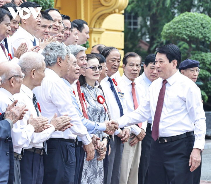 Chủ tịch nước Lương Cường gặp mặt người làm báo tiêu biểu.