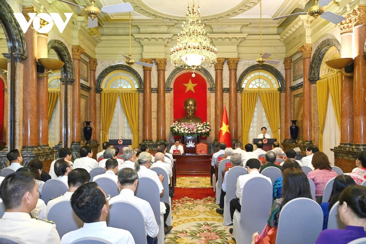 Chủ tịch nước gặp mặt, tuyên dương người làm báo tiêu biểu.