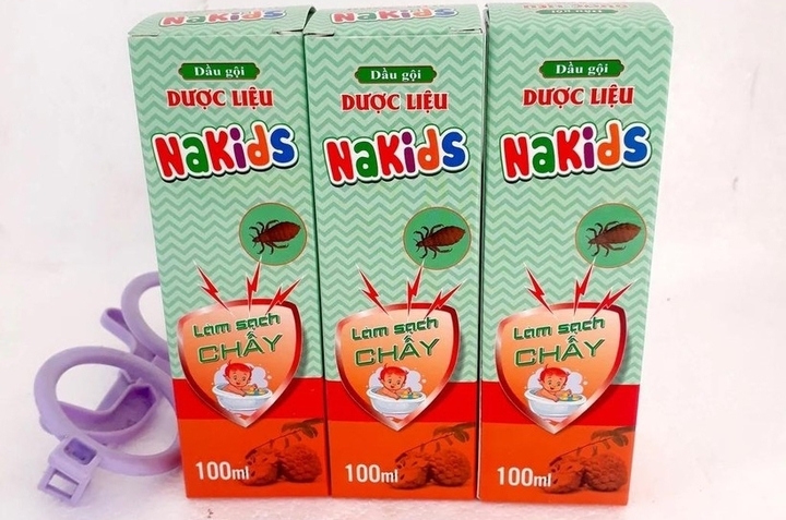 Sản phẩm Dầu gội dược liệu Nakids làm sạch chấy.
