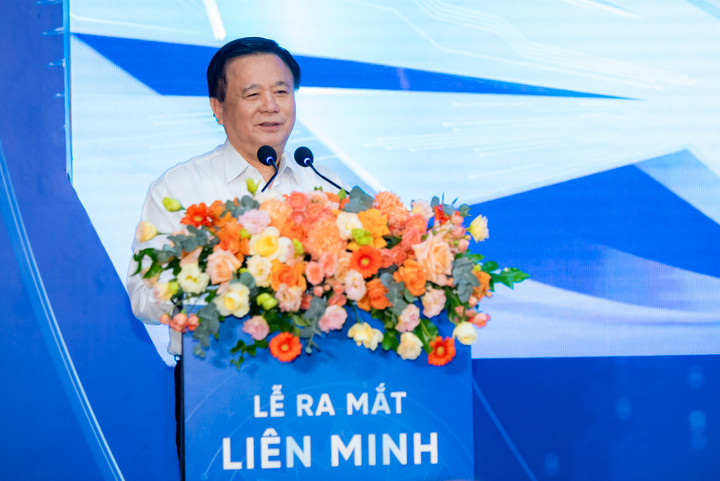 GS.TS Nguyễn Xuân Thắng, Uỷ viên Bộ Chính trị, Giám đốc Học viện Chính trị quốc gia Hồ Chí Minh, Chủ tịch Hội đồng Lý luận Trung ương phát biểu tại Lễ ra mắt Liên minh AI Âu Lạc.