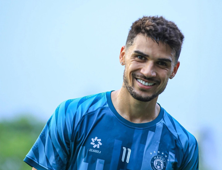 Hendrio gia nhập Hà Nội sau khi chia tay Nam Định. Ảnh: Hanoi Football Club.