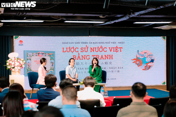 “Lược sử nước Việt bằng tranh” phiên bản song ngữ Việt - Nhật do dịch giả Shimizu Masaaki chuyển ngữ, TS. Kondo Mika và GS.TS. Okada Masashi tham gia hiệu đính.