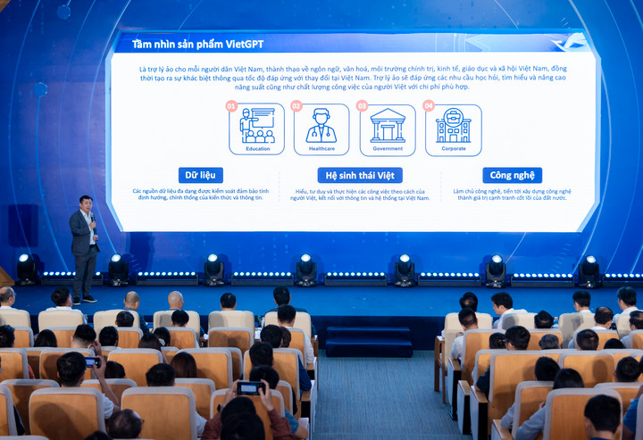 Ông Lê Hồng Việt, Tổng Giám đốc FPT Smart Cloud chia sẻ về VietGPT.