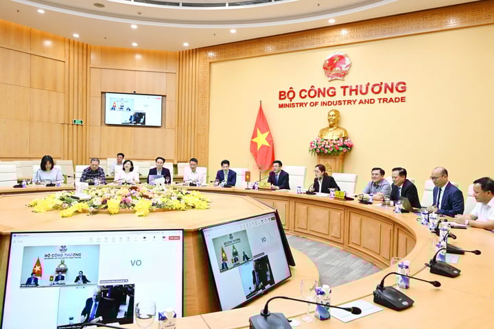 Toàn cảnh cuộc đàm phán trực tuyến giữa Việt Nam và Mỹ về thương mại đối ứng.