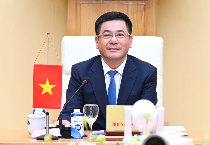 Bộ trưởng Nguyễn Hồng Diên.