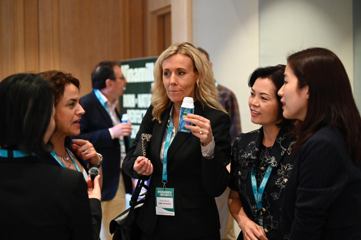 Vinamilk nhận được nhiều sự quan tâm về các sản phẩm mới mang đến hội nghị năm nay. (Ảnh: An Minh)