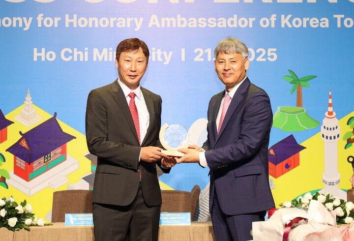 HLV Kim Sang-sik nhận nhiệm vụ mới.