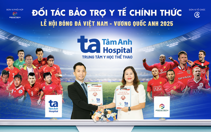 Lễ công bố BVĐK Tâm Anh là đối tác bảo trợ y tế và đồng hành cùng sáu “huyền thoại” Manchester Reds tại Việt Nam. (Ảnh: Hệ thống BVĐK Tâm Anh)