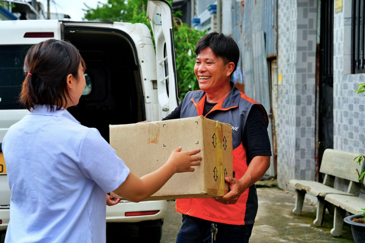 Với anh Bé, nghề tài xế không chỉ là mưu sinh, mà còn là hành trình viết tiếp ước mơ cho con gái nhỏ. (Ảnh: Lalamove)