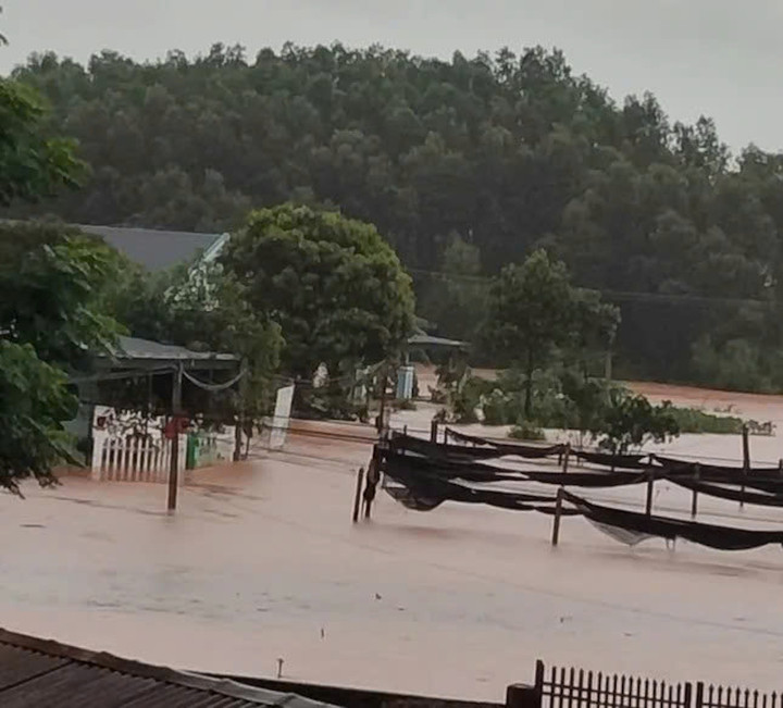 Khu vực xã Bá Xuyên, thành phố Sông Công ghi nhận tình trạng ngập lụt nặng.