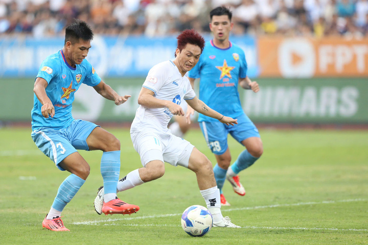 CLB Nam Định gặp Hà Tĩnh ở vòng đấu cuối của V.League 2024-2025 sau khi bảo vệ thành công ngôi vô địch từ trận trước.