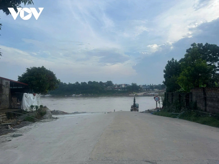 Cắt cầu phao Phong Châu từ 15h ngày 22/6 do nước sông Hồng chảy xiết.