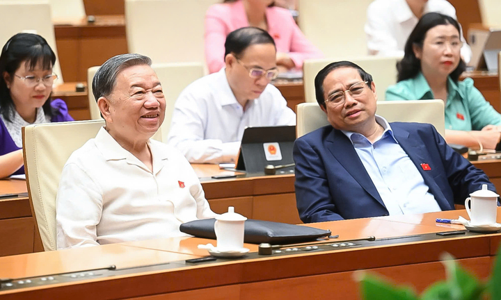 Tổng Bí thư Tô Lâm và Thủ tướng Phạm Minh Chính tại phiên họp sáng 20/6.