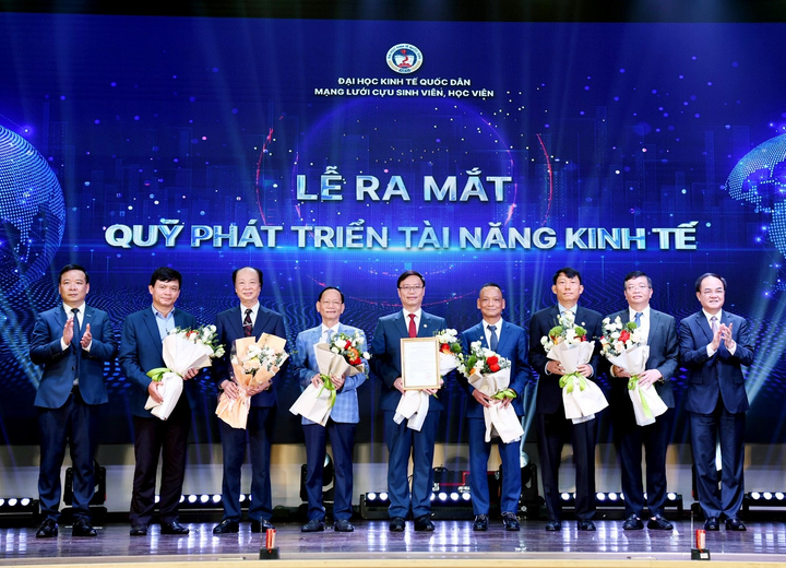 Đại học Kinh tế quốc dân ra mắt quỹ phát triển tài năng kinh tế.