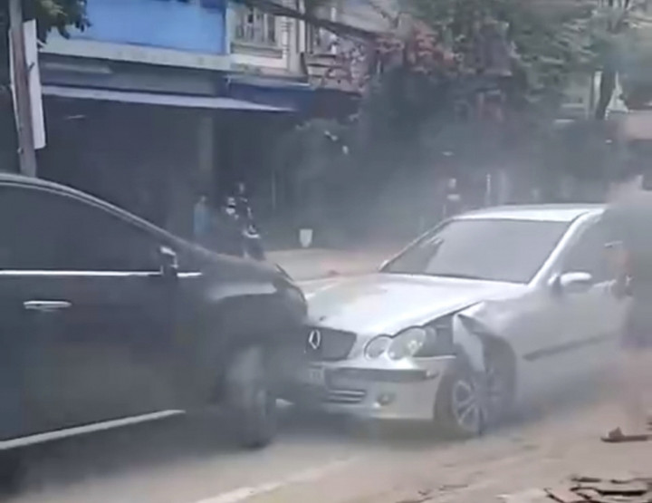 Hình Hoàn lái ô tô sau khi "phê" ma túy và gây tai nạn.